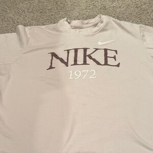 Nike Women’s cream loose fit  T-Shirt with brown Logo